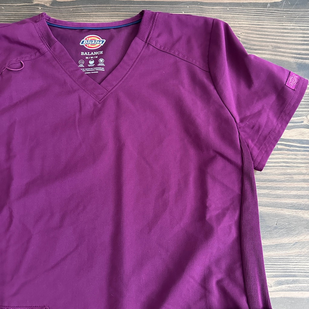 Dickies Balance Scrub Top Womens M Wine V Neck Stretch Nurse Uniform DK875 - Picture 3 of 7